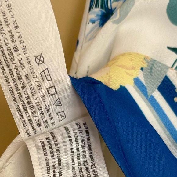 Abercrombie & Fitch| NWT Silky Floral Tube Top Blouse Sz S Brand NEW! - Picture 7 of 7